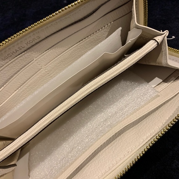 MICHAEL KORS Vanilla Gold Studded Long Wallet - Picture 8 of 14
